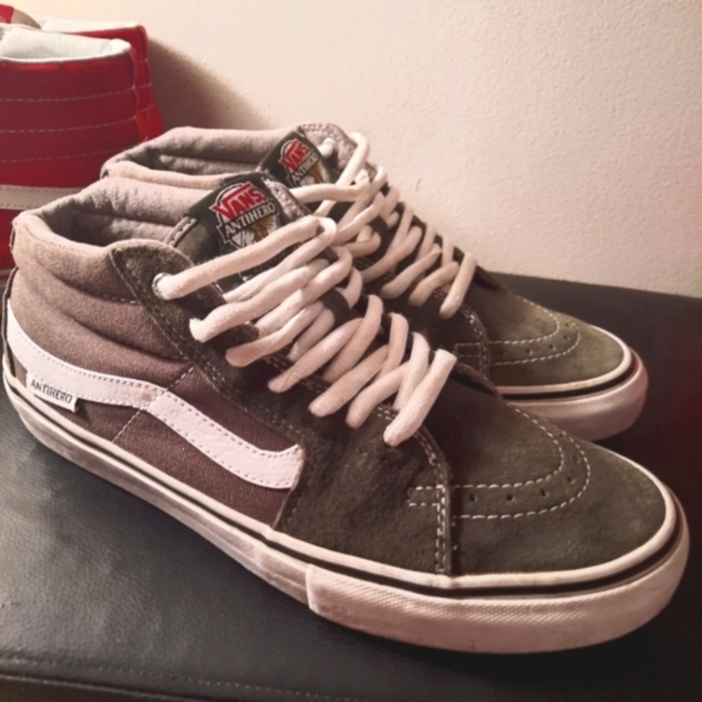Vintage rare Vans Antihero suede mens 9.5 skateboarding shoes mid top